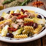 Pasta fredda: ricetta deliziosa e inventata con ingredienti dal frigorifero