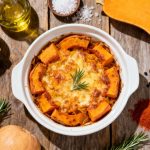 Come cucinare la zucca butternut senza sbucciare né tagliare: trucchi pratici