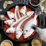 Non buttare le lische del pesce: sono la base per un brodo eccezionale