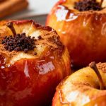 Mele al forno d'autunno: 3 ingredienti per un dessert irresistibile
