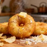 Conosci le ciambelle di patate? Una ricetta originale per cambiare dal solito purè!