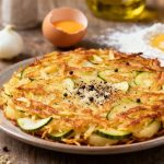 Rösti croccanti senza frittura grazie all’Airfryer: con patate e zucchine