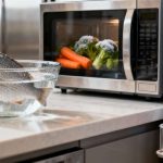 Come scongelare bene gli alimenti? I gesti sicuri per una cucina senza stress!