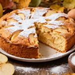 4 ingredienti bastano: la torta di mele più dorata dell’autunno