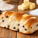 Questa ricetta di panini al latte e cioccolato fa impazzire grandi e piccini (morbidi e golosi!)