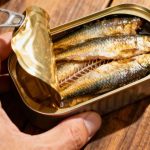 Mangiare le lische delle sardine in scatola: sì o no?