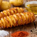 Patate tornado fatte in casa: il nuovo modo super goloso per gustare le patate di tutti i giorni