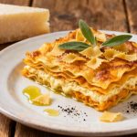 Questa ricetta di lasagne alla zucca nasconde un segreto cremoso (e irresistibile)