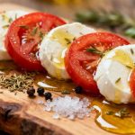 Meglio che al ristorante: ecco il modo perfetto per preparare l’insalata caprese